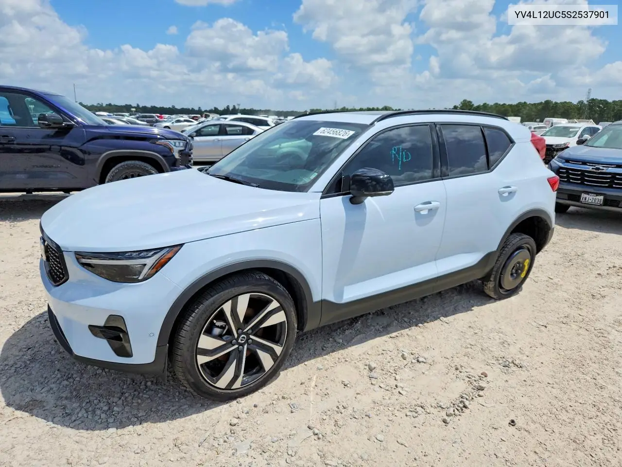 2025 Volvo XC40