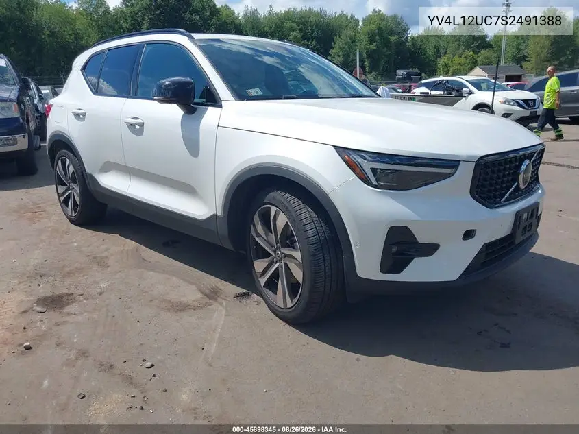 2025 Volvo XC40